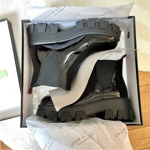 💥2026 SALE 💥💥💥 Brand new in box AZALEA WANG Black & Glossy Ankle Boots
